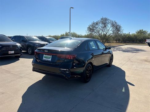 Used 2021 Kia Forte Sedan image 6