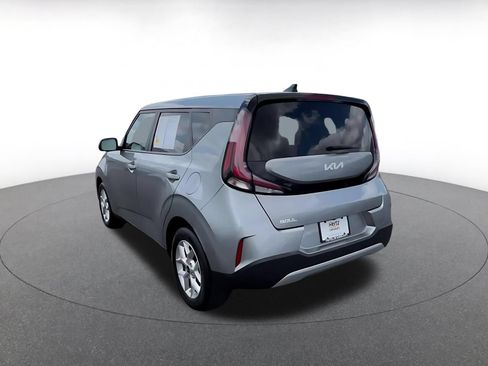 Used 2025 Kia Soul LX w/ LX Technology Package FWD image 11