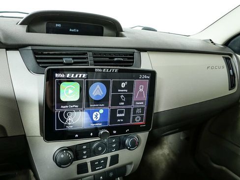 Used 2011 Ford Focus SE image 16