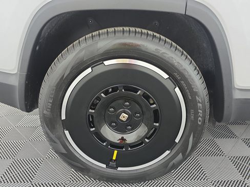 Used 2025 Rivian R1S Adventure AWD/4WD image 11