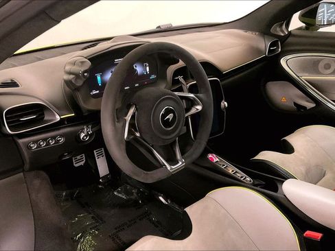 Used 2023 McLaren Artura image 7