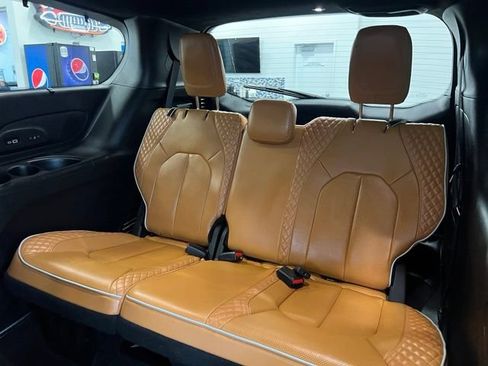 Used 2022 Chrysler Pacifica Pinnacle AWD/4WD image 21