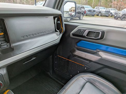 Certified 2021 Ford Bronco Badlands w/ Sasquatch Package AWD/4WD image 18