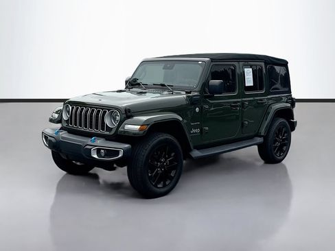 Used 2024 Jeep Wrangler Unlimited Sahara w/ Technology Group AWD/4WD image 3