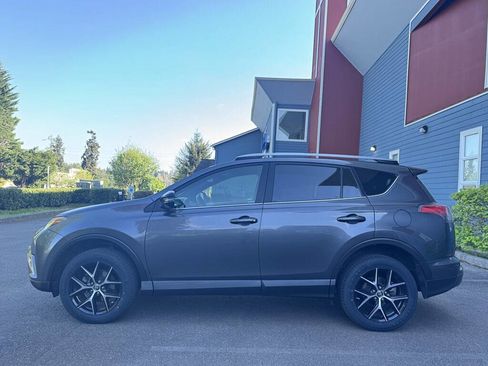 Used 2017 Toyota RAV4 SE AWD/4WD image 5