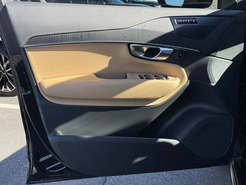 Certified 2025 Volvo XC90 B6 Ultra w/ Protection Package Premier image 17