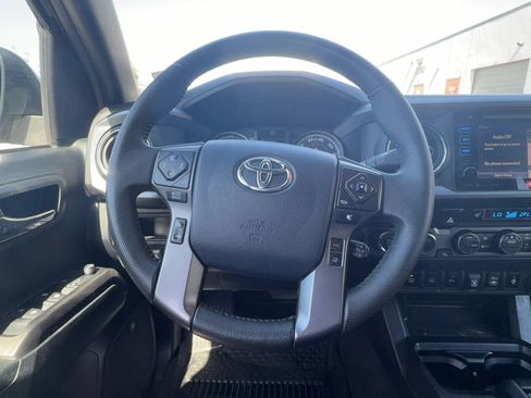 Used 2019 Toyota Tacoma TRD Sport AWD/4WD image 10