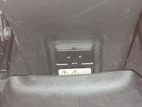 Used 2015 Jeep Renegade Latitude w/ Popular Equipment Group image 12