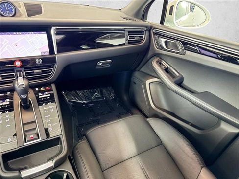 Certified 2026 Porsche Macan AWD/4WD image 22