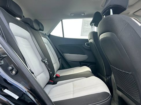 Used 2022 Hyundai Venue SEL FWD image 28
