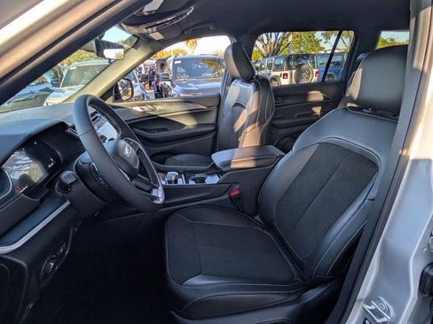 New 2025 Jeep Grand Cherokee L Laredo RWD image 11