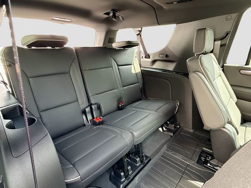 New 2026 Chevrolet Suburban Premier AWD/4WD image 30