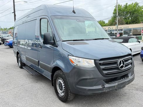 Used 2021 Mercedes-Benz Sprinter 2500 image 3
