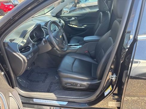 Used 2018 Chevrolet Malibu Premier w/ Premier Sun and Wheel Package image 5