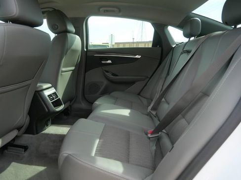 Used 2015 Chevrolet Impala LT w/ Convenience Package image 14