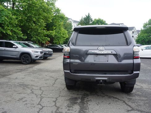 Used 2022 Toyota 4Runner SR5 Premium w/ Moonroof Package AWD/4WD image 5