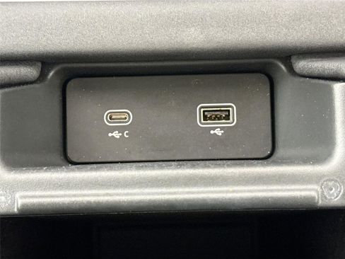 Used 2024 Land Rover Discovery S image 37