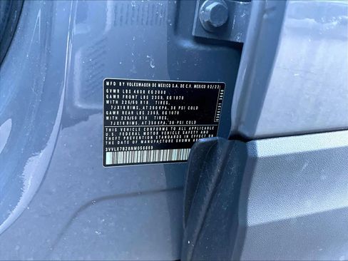Used 2022 Volkswagen Taos SE w/ Panoramic Sunroof Package image 6