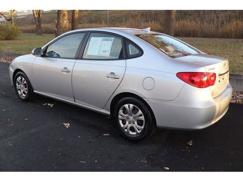 Used 2010 Hyundai Elantra GLS image 6
