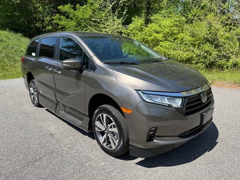 Used 2022 Honda Odyssey Touring image 4