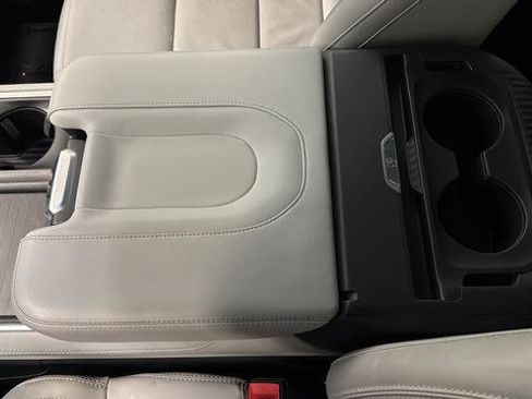 Used 2025 Ford Expedition Platinum w/ Driver's Package image 20