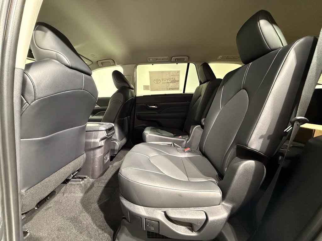 New 2026 Toyota Grand Highlander XLE FWD image 18