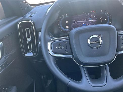 Used 2025 Volvo XC40 B5 Core AWD/4WD image 17