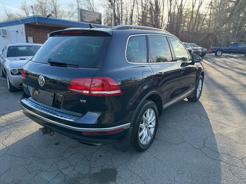 Used 2016 Volkswagen Touareg Sport image 3