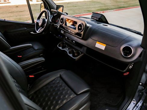 Used 2025 Mercedes-Benz Sprinter 3500 image 44