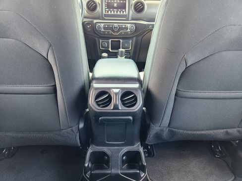 Used 2022 Jeep Wrangler Sport AWD/4WD image 13