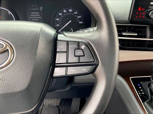 Certified 2024 Toyota Sienna LE FWD image 24