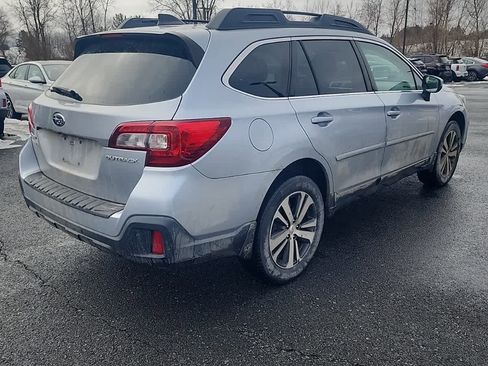 Used 2018 Subaru Outback 2.5i Limited image 3