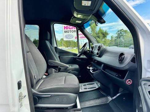 Used 2024 Mercedes-Benz Sprinter 2500 image 16