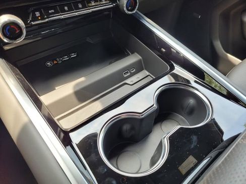 New 2025 Chevrolet Suburban High Country image 26