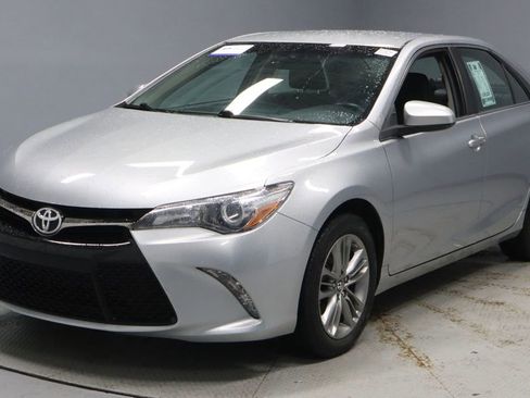Used 2017 Toyota Camry SE FWD image 6