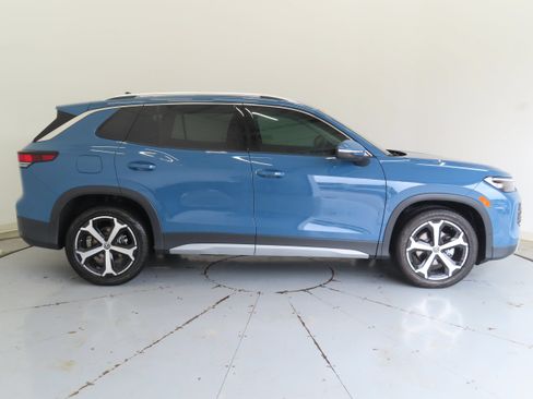 New 2026 Volkswagen Tiguan SE FWD image 2