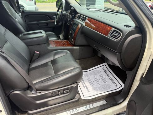 Used 2013 Chevrolet Avalanche LTZ AWD/4WD image 65