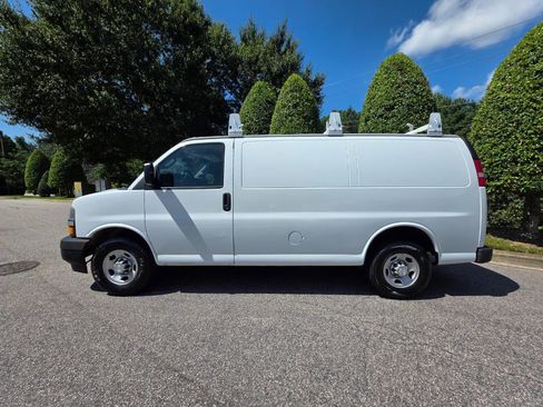 Used 2018 Chevrolet Express 2500 w/ Driver Convenience Package image 2