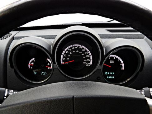 Used 2010 Dodge Nitro SXT w/ Navigation Convenience Group AWD/4WD image 15