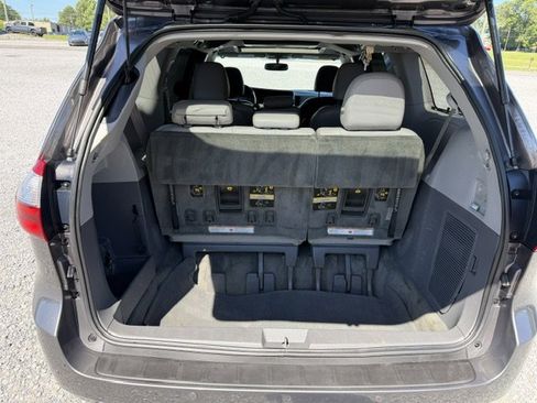 Used 2015 Toyota Sienna XLE Premium FWD image 18