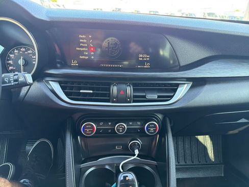 Used 2018 Alfa Romeo Stelvio AWD image 18