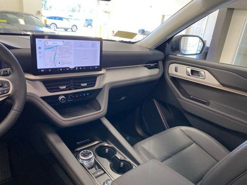 New 2025 Ford Explorer Active w/ Active Comfort Package image 38