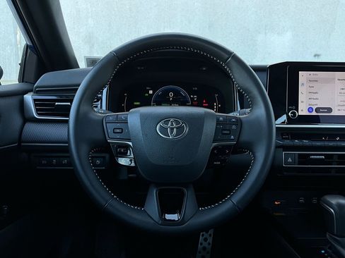 Used 2025 Toyota Camry SE image 32