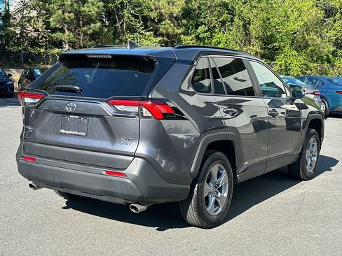 Used 2025 Toyota RAV4 XLE AWD/4WD image 4