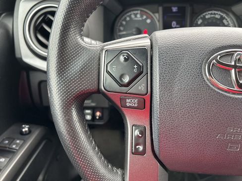 Used 2017 Toyota Tacoma TRD Sport AWD/4WD image 26