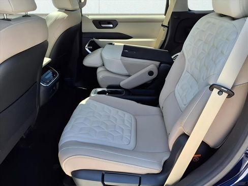 New 2025 Nissan Armada Platinum image 8