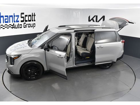 Certified 2025 Kia Carnival SX Prestige image 30
