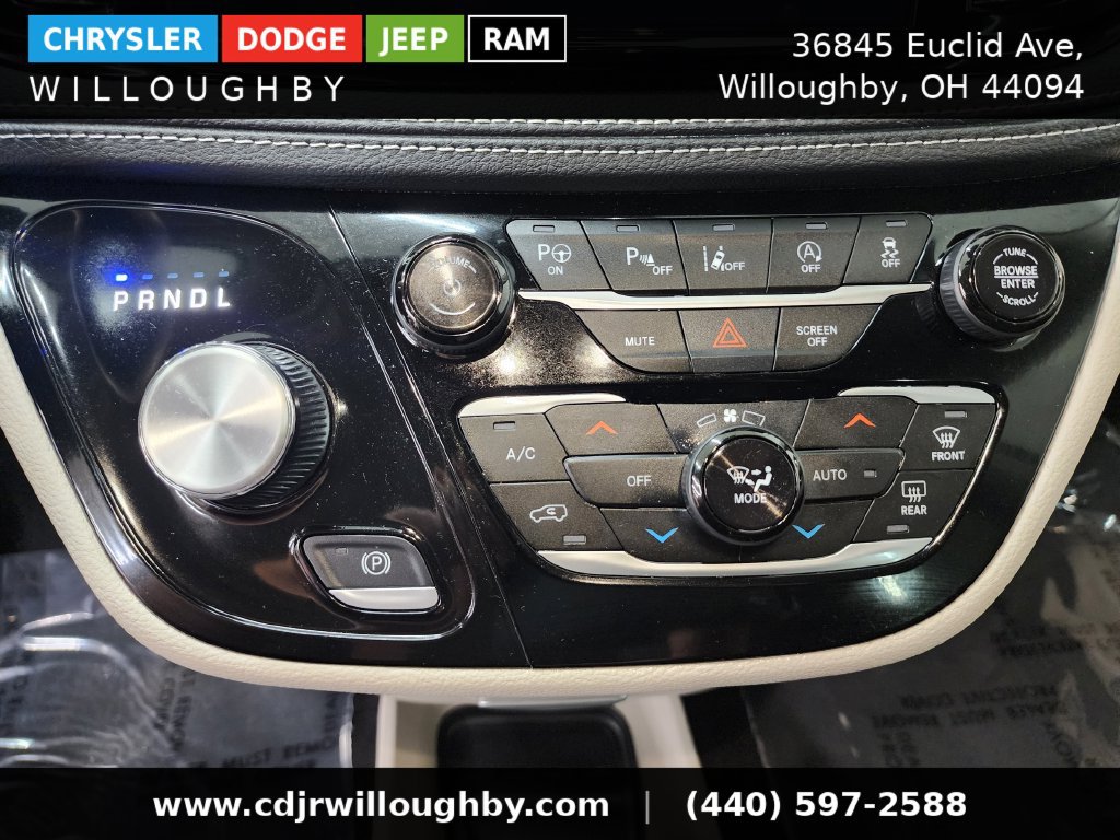 Used 2023 Chrysler Pacifica Touring-L AWD/4WD image 23