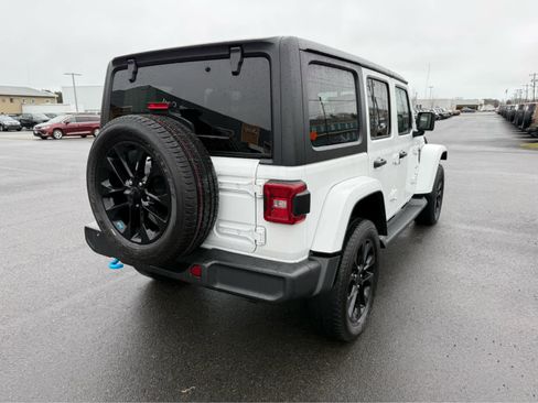 Used 2023 Jeep Wrangler Sahara w/ Cold Weather Group image 8