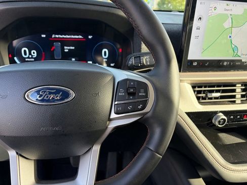 Used 2026 Ford Explorer Active RWD image 19